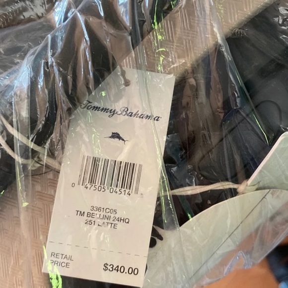 NWT Tommy Bahama 24" Hardside Spinner - Picture 2 of 4